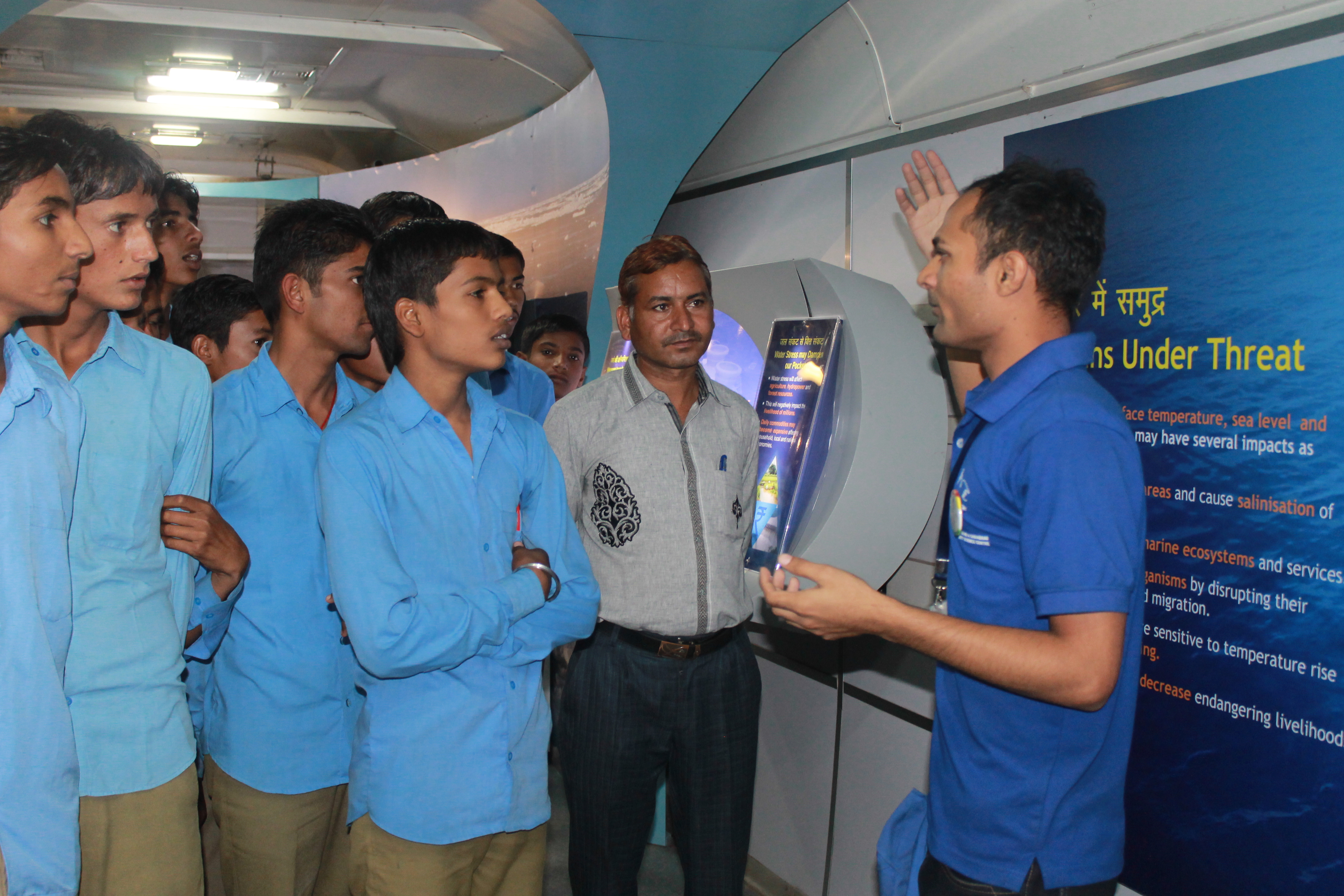 Science Communicator showcasing knowhow of Ocean Technology to school students and teachers 