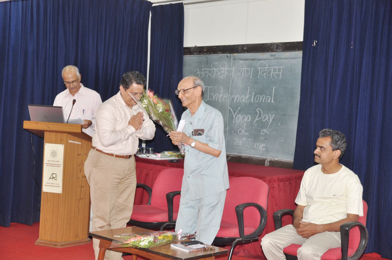 Agharkar Research Institute, Pune - Dr. PK Dhakephalkar welcoming Dr.Bapat