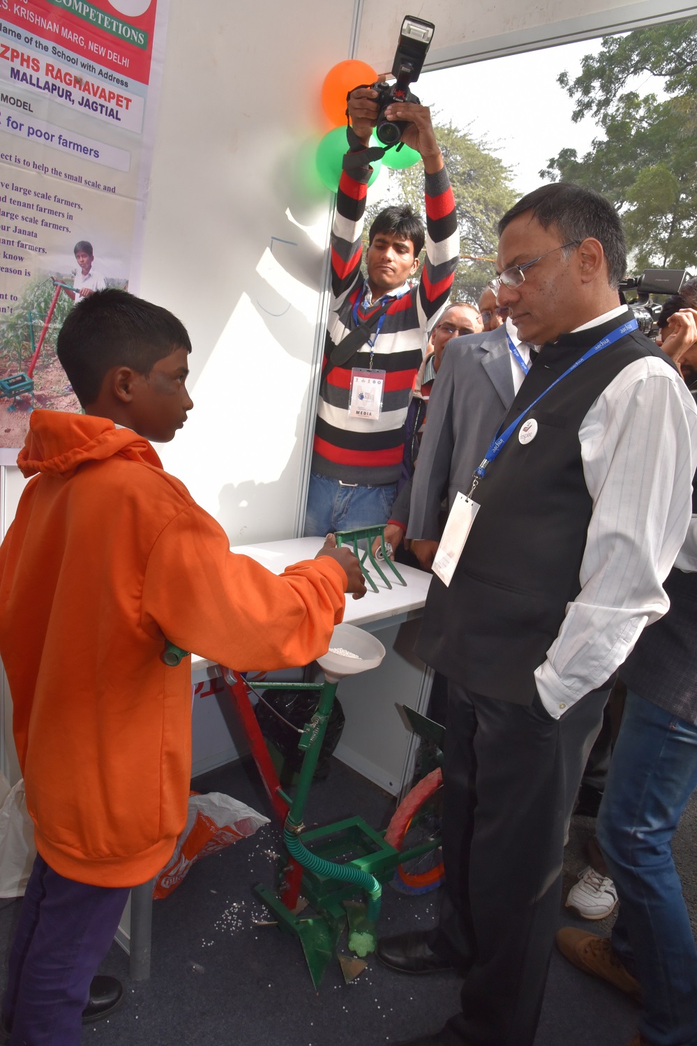  Prof. Ashutosh Sharma, Secretary DST, interacts with participants at INSPIRE 6th National Level Exhibition & Project Competition at IISF 2016