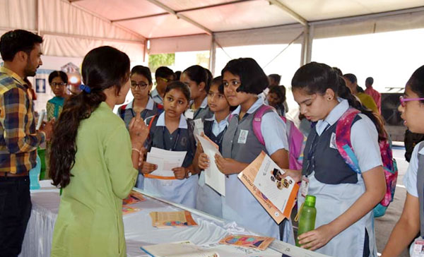 Students of Chinmaya Vidhyalaya, New Delhi in Exhibition Pavilion during  Swacchta Pakhwada organised by DST