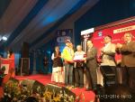  Hon'ble Minister of S&T & ES Dr Harsh Vardhan presents bronze medal of DST INSPIRE award 2016 to Sachindra Jadhav